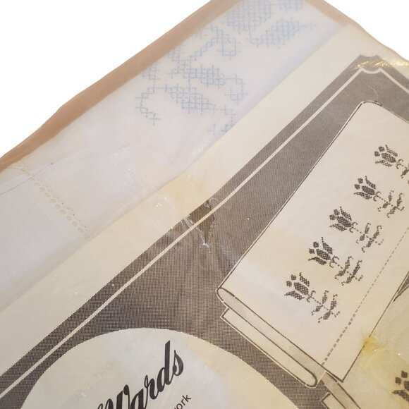 2 Lee Wards Stamped To Embroider Cross Stitch Primrose Pillowcases 55036 Kit - Picture 5 of 6